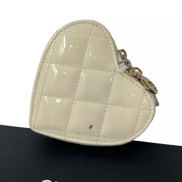 CHANEL 23S Ivory Patent Leather Heart Charm Zip Small Coin Pouch AS IS - Picture 5 of 15